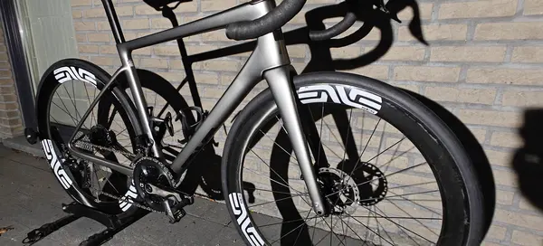 Fiets detailing resultaat met glanzend frame