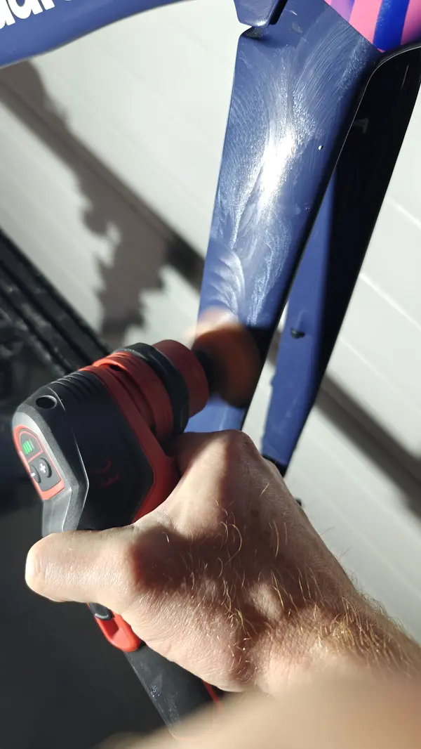 Fietsframe na professionele lakcorrectie