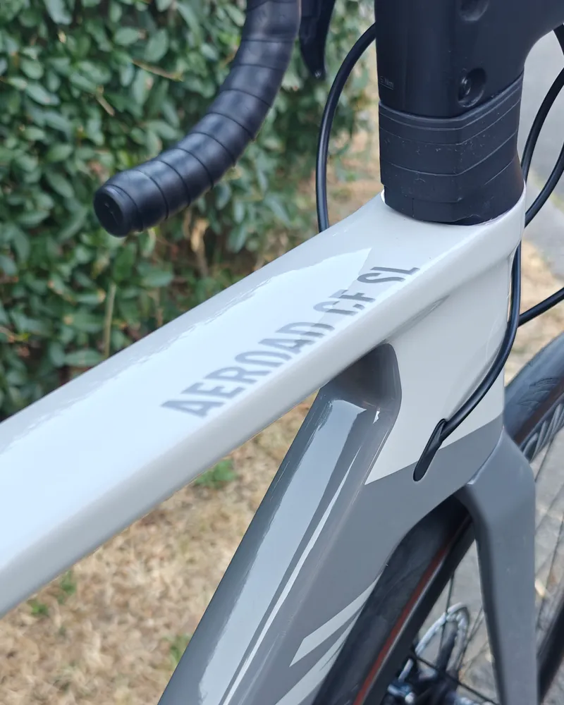 Glanzende Canyon Aeroad na een Deep Cleaning