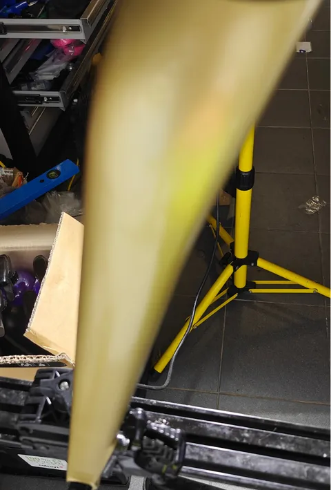 Goudkleurige voorvork voor de coating